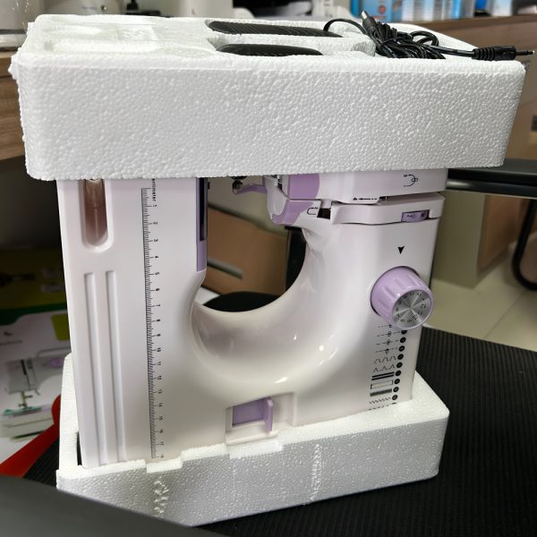 Home sewing machine Mini portable lock edge buttonhole semi-automatic electric sewing machine